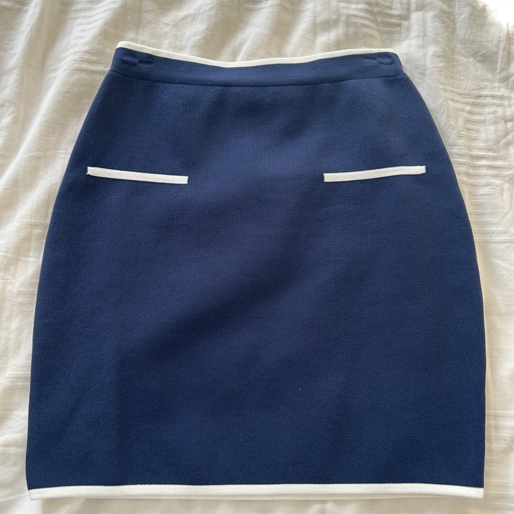 Elegant Navy Blue Skirt with White Trim